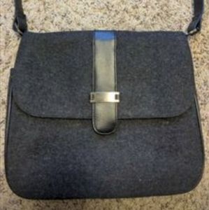 Woolen shoulder bag